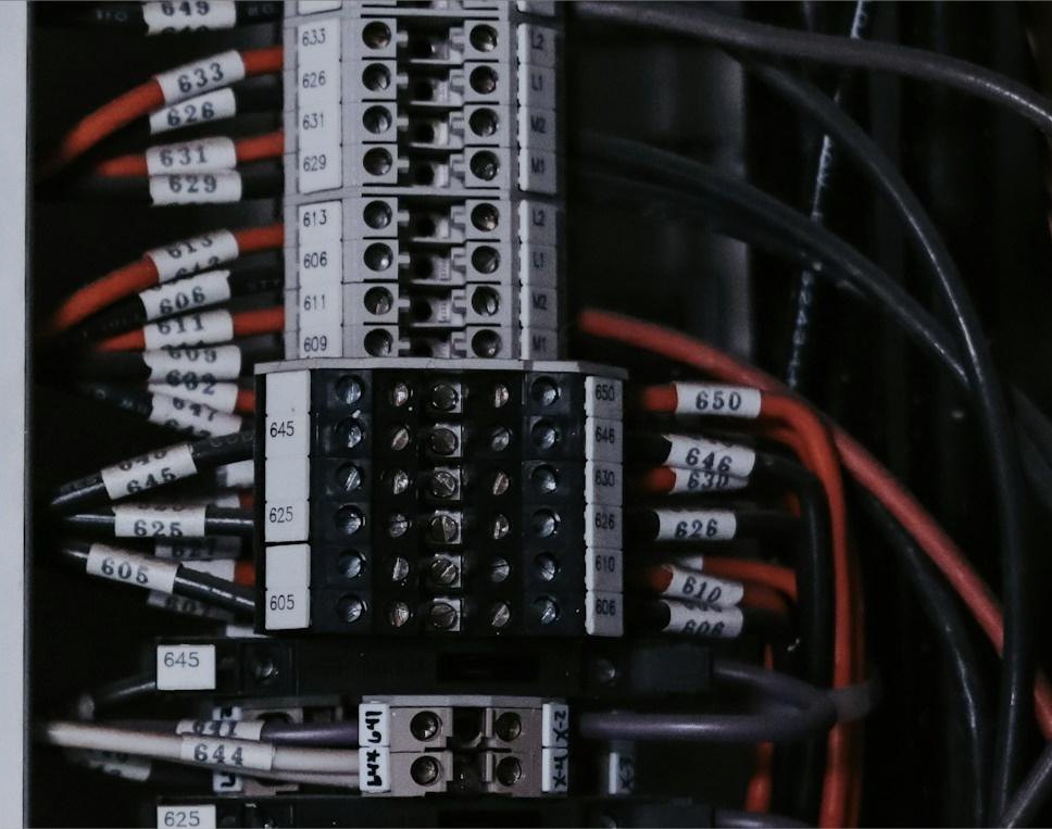 Cuadro de control: bornas, cableado etiquetado y automatismos